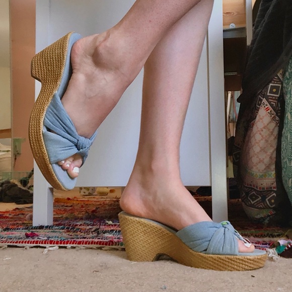 💡 HOST PICK 💡AMERICAN EAGLE | BLUE BOW WEDGES - Picture 5 of 6